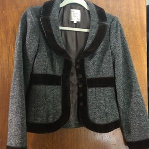 Gorgeous fitted blazer.